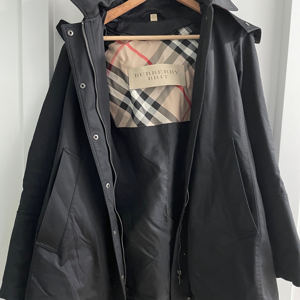 Burberry Black Raincoat with Classic Plaid Lining and Removable Vest